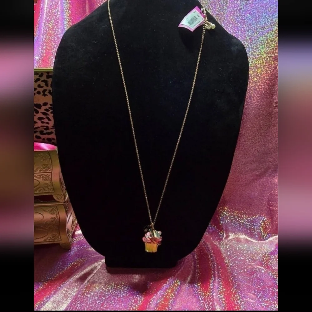 Betsey Johnson Trolls cupcake locket necklace! NWT! - Picture 12 of 12